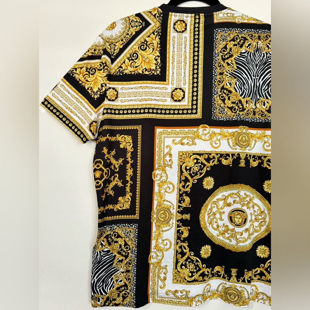 Authentic! Gianni Versace Medusa print T-shirt size L slim fit like new! - Picture 10 of 16